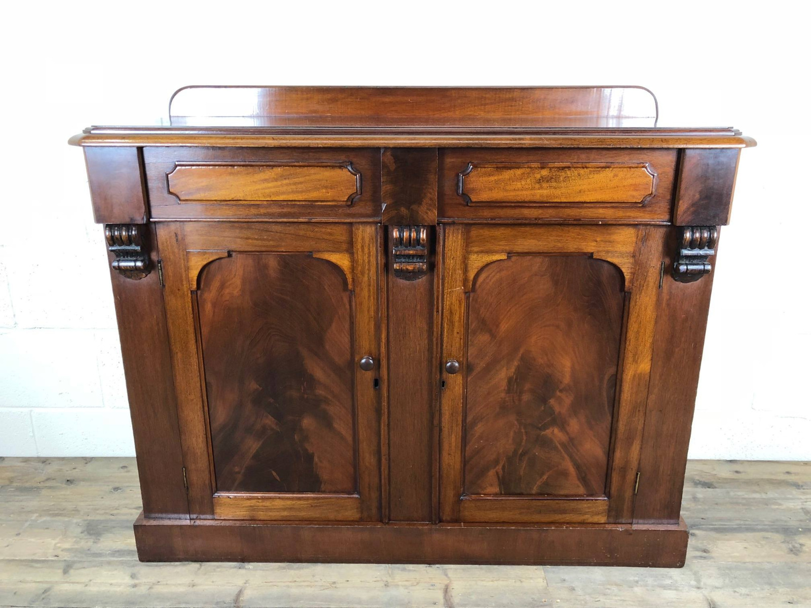 Victorian Flame Mahogany Chiffonier Sideboard (1 of 1) Victorian Flame Mahogany Chiffonier Sideboard (1 of 1)