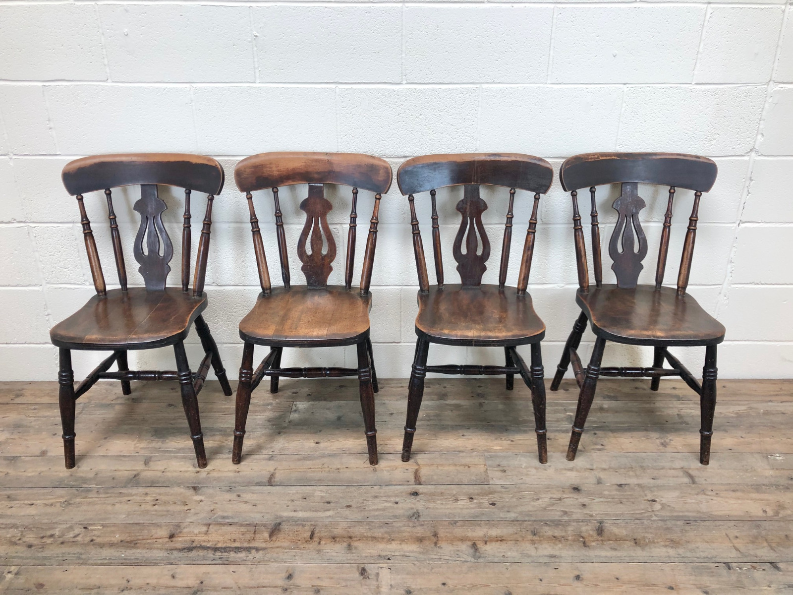 Set of Four Ash & Elm Farmhouse Chairs (1 of 10) Set of Four Ash & Elm Farmhouse Chairs (1 of 10)