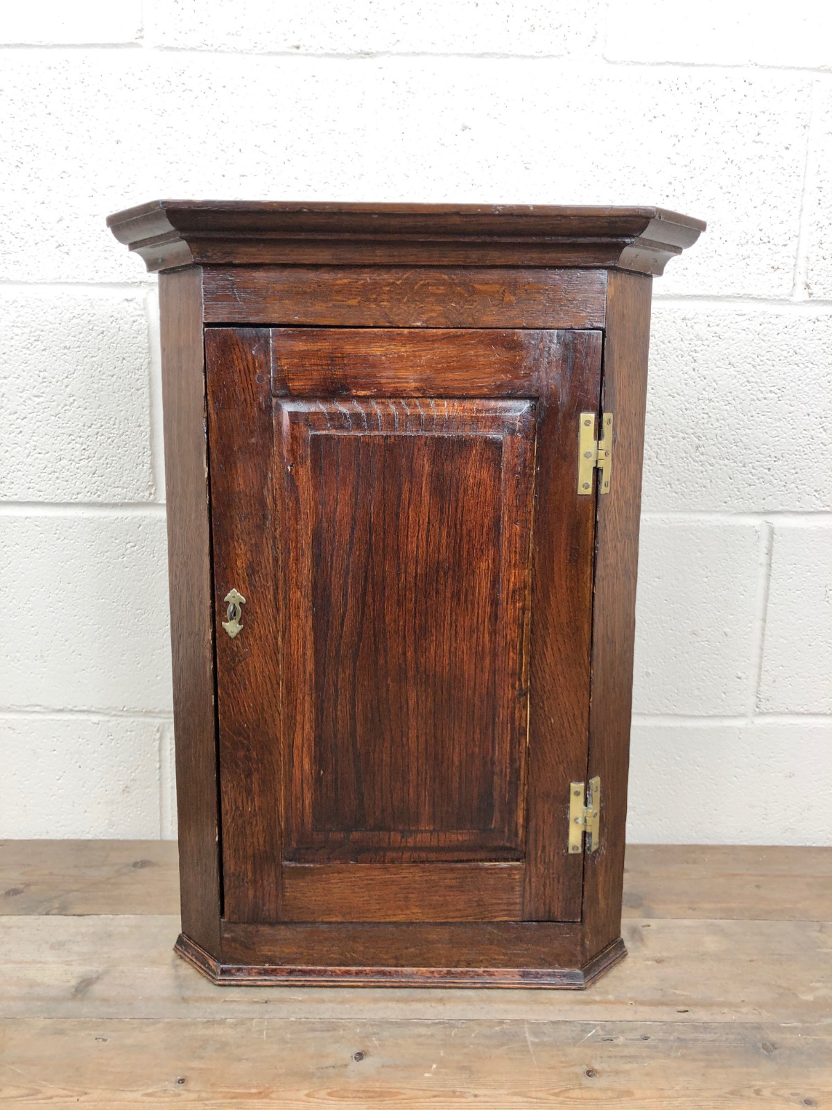 Small Early 19th Century Oak Corner Cupboard (1 of 7) Small Early 19th Century Oak Corner Cupboard (1 of 7)