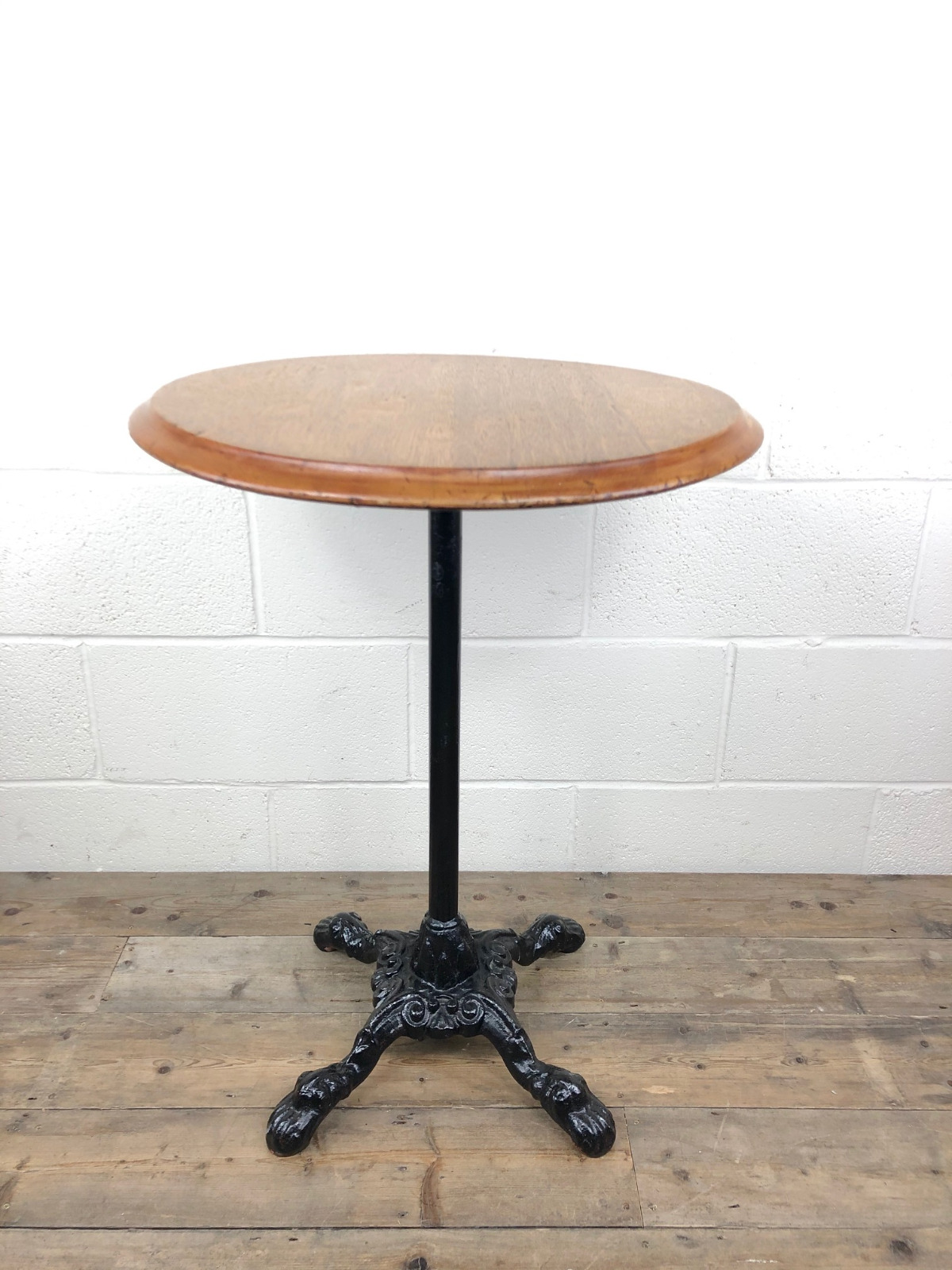 Vintage Circular Pub Style Table on Cast Iron Base (1 of 7) Vintage Circular Pub Style Table on Cast Iron Base (1 of 7)