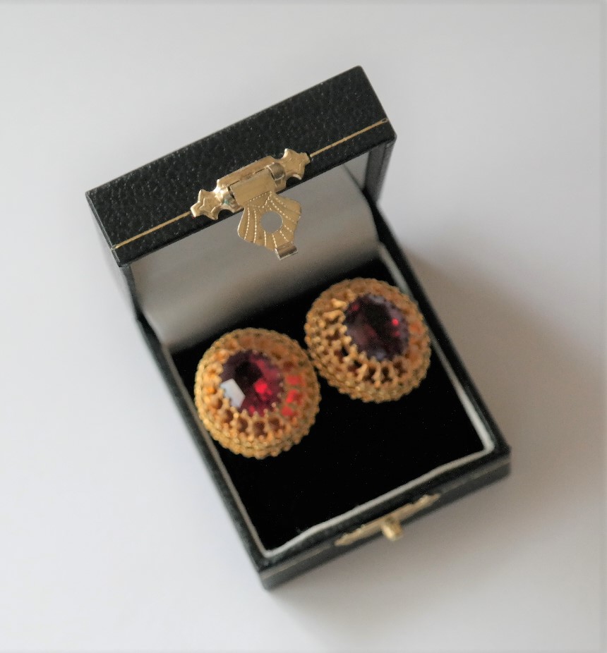 Vintage Pair of Ornate Gilt Pierced Ruby Earrings - Boxed / Ideal Gift / Present (1 of 8)
