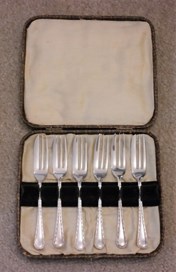 EPNS - Cased Set of 6 Pastry / Cake Forks - Boxed - Ideal Engagement / Wedding / Present c.1940 (1 of 3) EPNS - Cased Set of 6 Pastry / Cake Forks - Boxed - Ideal Engagement / Wedding / Present c.1940 (1 of 3)