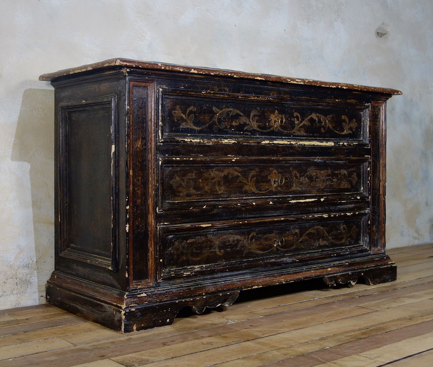 A Large Scale Italian 20th Century Painted Commode - Chest of Drawers (1 of 14) A Large Scale Italian 20th Century Painted Commode - Chest of Drawers (1 of 14)