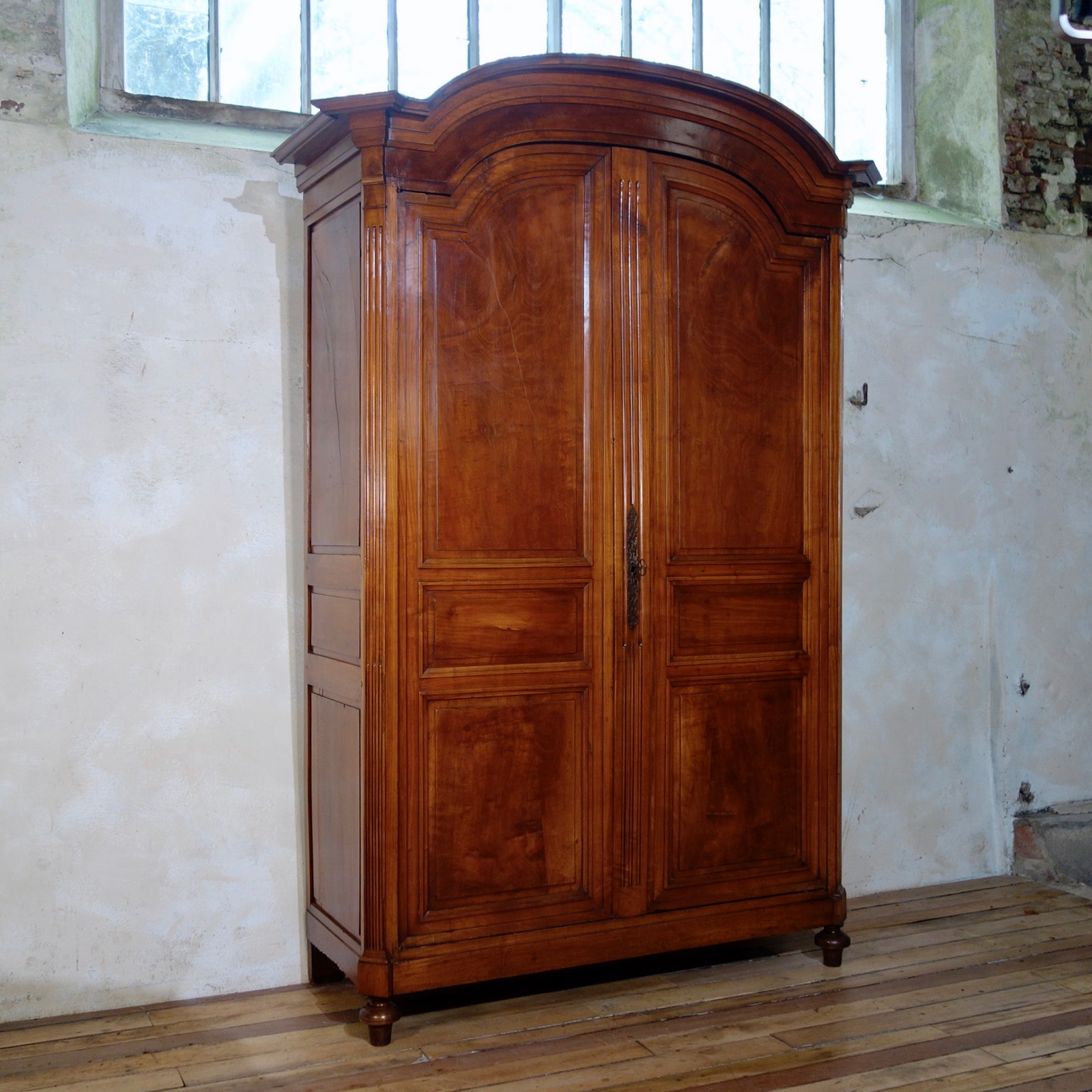 Extremely Large 18th Century French Louis XVI Walnut Armoire - Wardrobe Cupboard (1 of 12) Extremely Large 18th Century French Louis XVI Walnut Armoire - Wardrobe Cupboard (1 of 12)