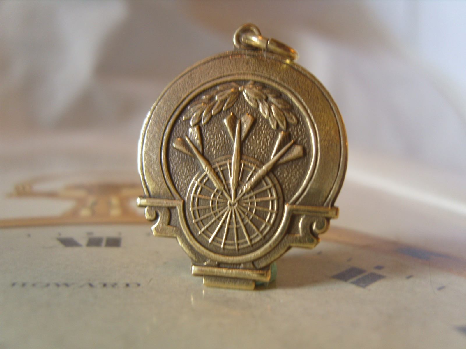 Vintage Pocket Watch Chain Fob 1960s Large Brass Horseshoe & Darts Fob (1 of 7)