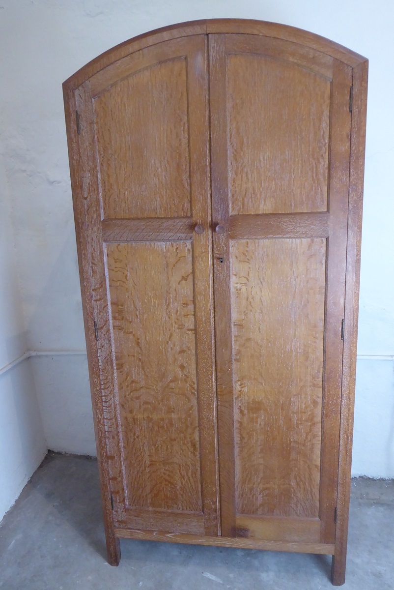 Small Heal's & Son Oak Wardrobe (1 of 7) Small Heal's & Son Oak Wardrobe (1 of 7)