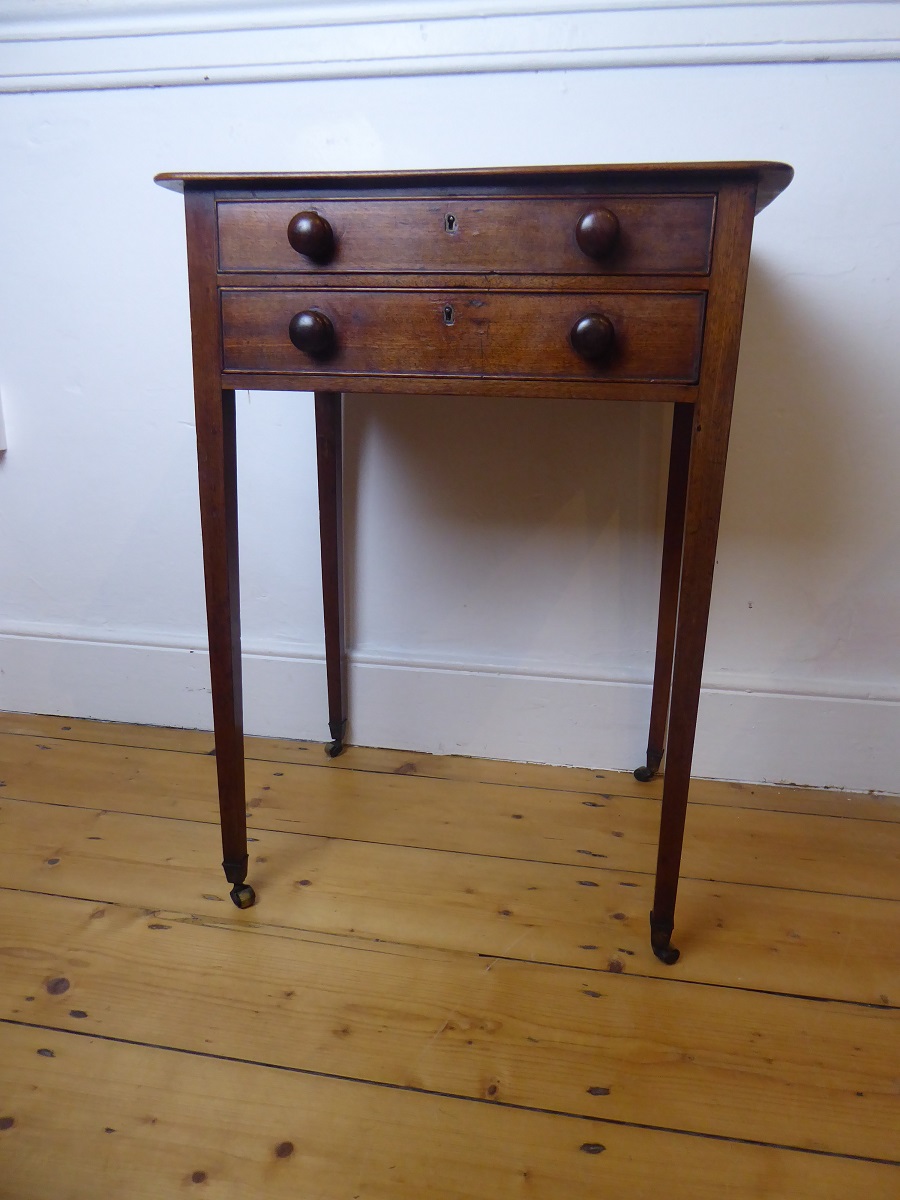 Small English Regency Side Table (1 of 10) Small English Regency Side Table (1 of 10)