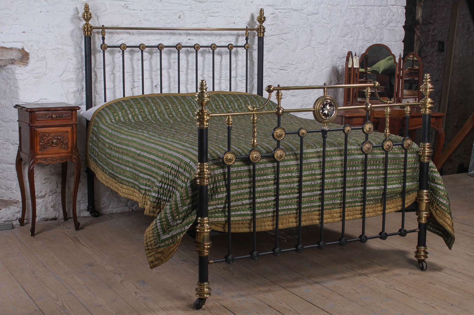 Truly Magnificent King Size Victorian Brass and Iron Bed (1 of 11) Truly Magnificent King Size Victorian Brass and Iron Bed (1 of 11)