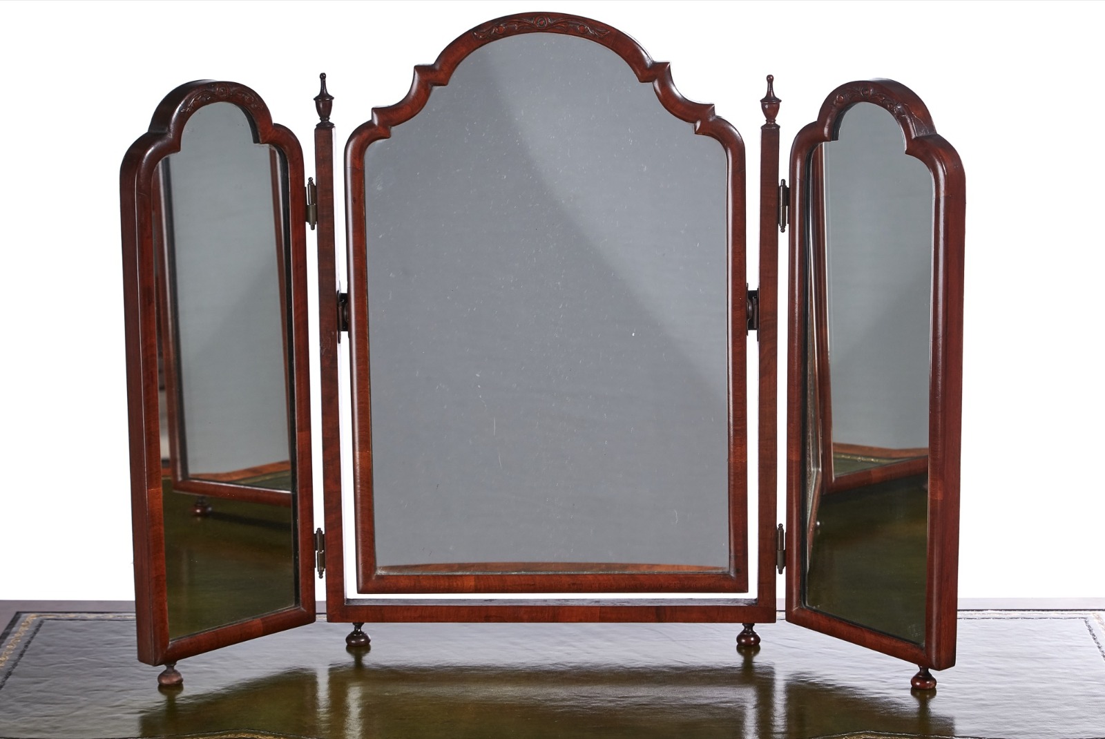 Walnut Style Triple Dressing Mirror c.1930 (1 of 1) Walnut Style Triple Dressing Mirror c.1930 (1 of 1)