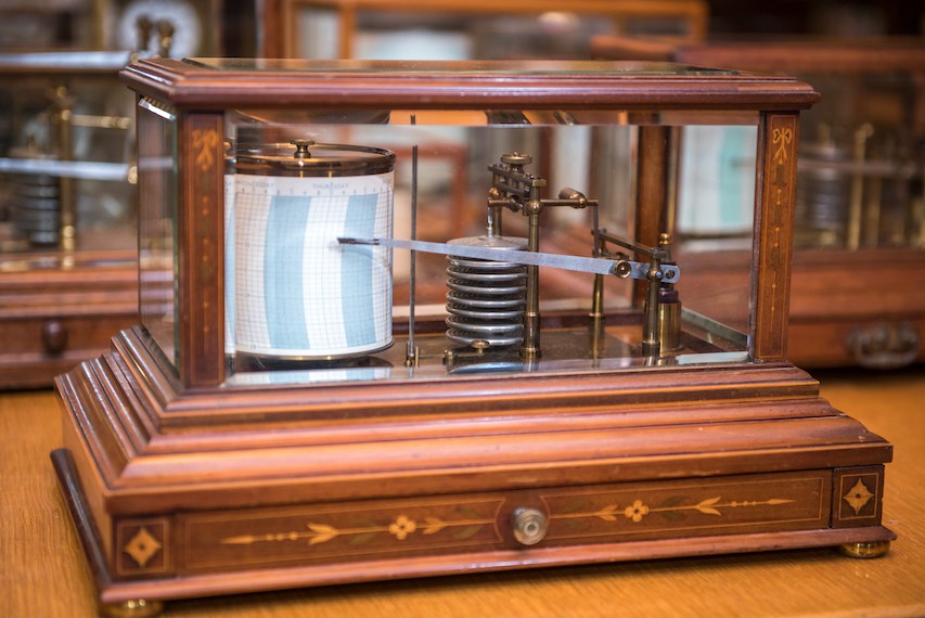 Extremely Attractive Barograph in Walnut Case with Lovely Inlaid Veneer (1 of 6)