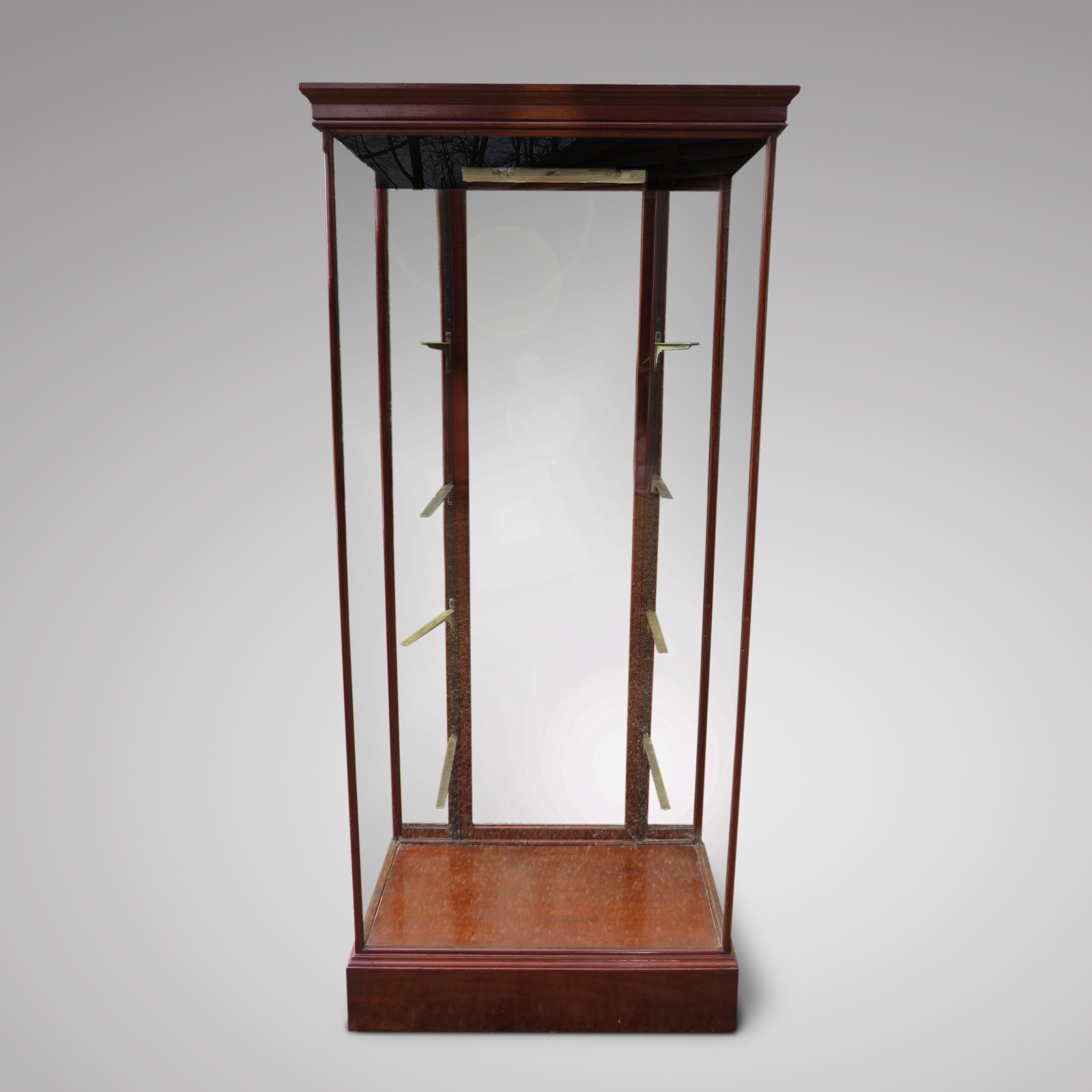 Good Quality Mahogany Shop Display Cabinet c.1910 (1 of 1) Good Quality Mahogany Shop Display Cabinet c.1910 (1 of 1)