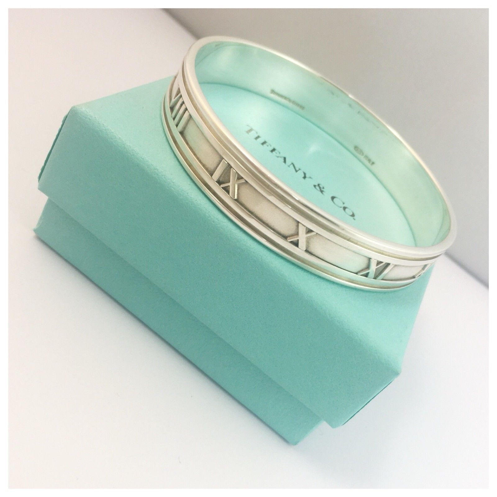 Stunning Very Rare Tiffany & Co Roman Numerals Atlas Bangle (1 of 7) Stunning Very Rare Tiffany & Co Roman Numerals Atlas Bangle (1 of 7)
