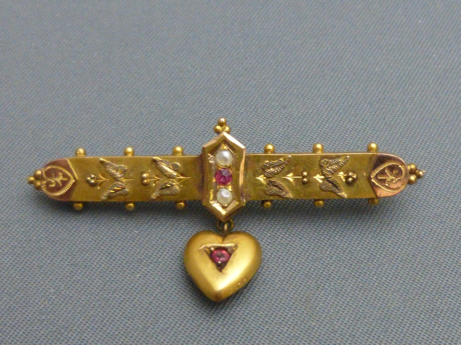 9ct Gold, Garnet & Pearl Brooch (1 of 6)