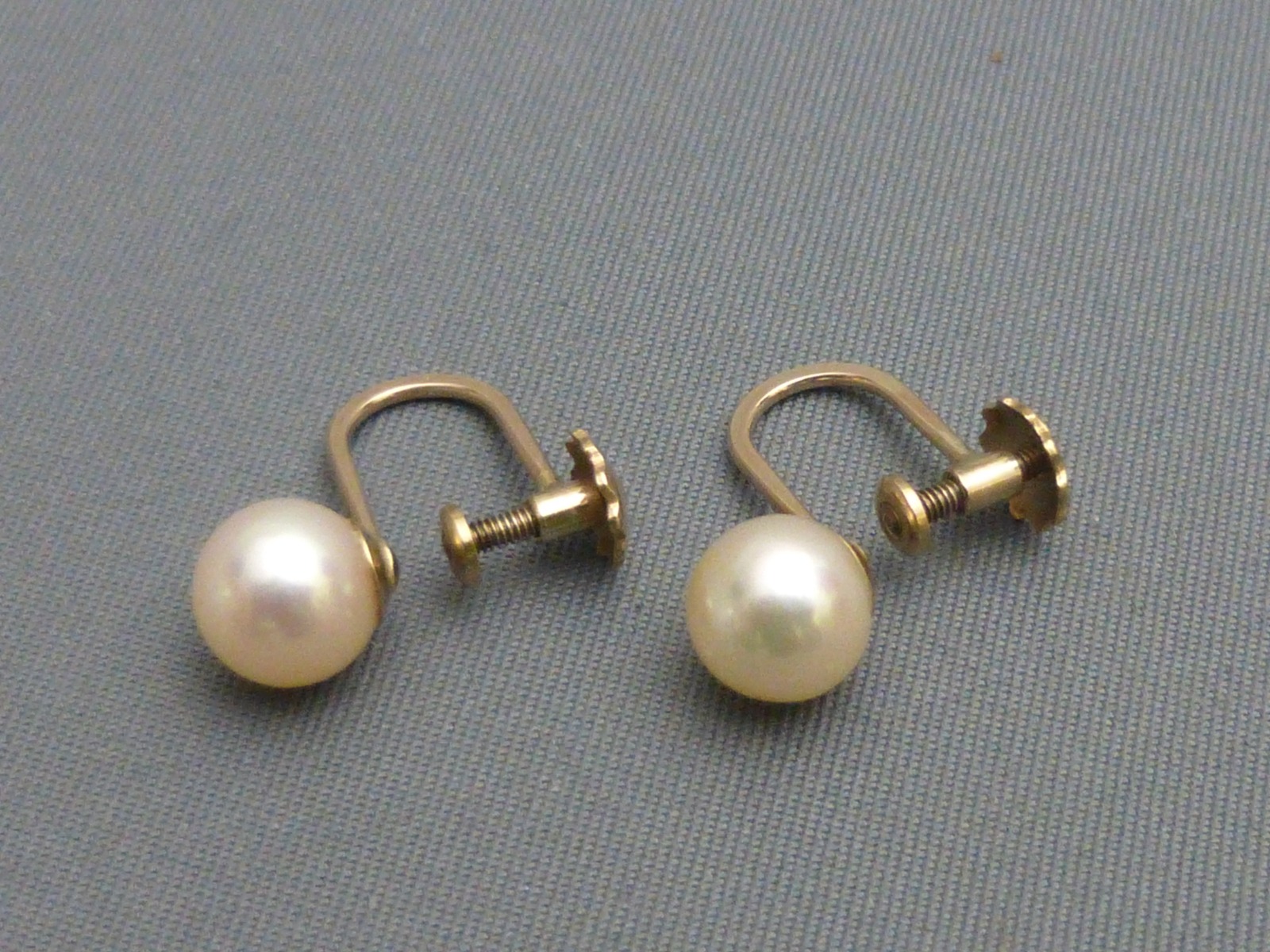 9ct Gold & Cultured Pearl Earrings (1 of 4)