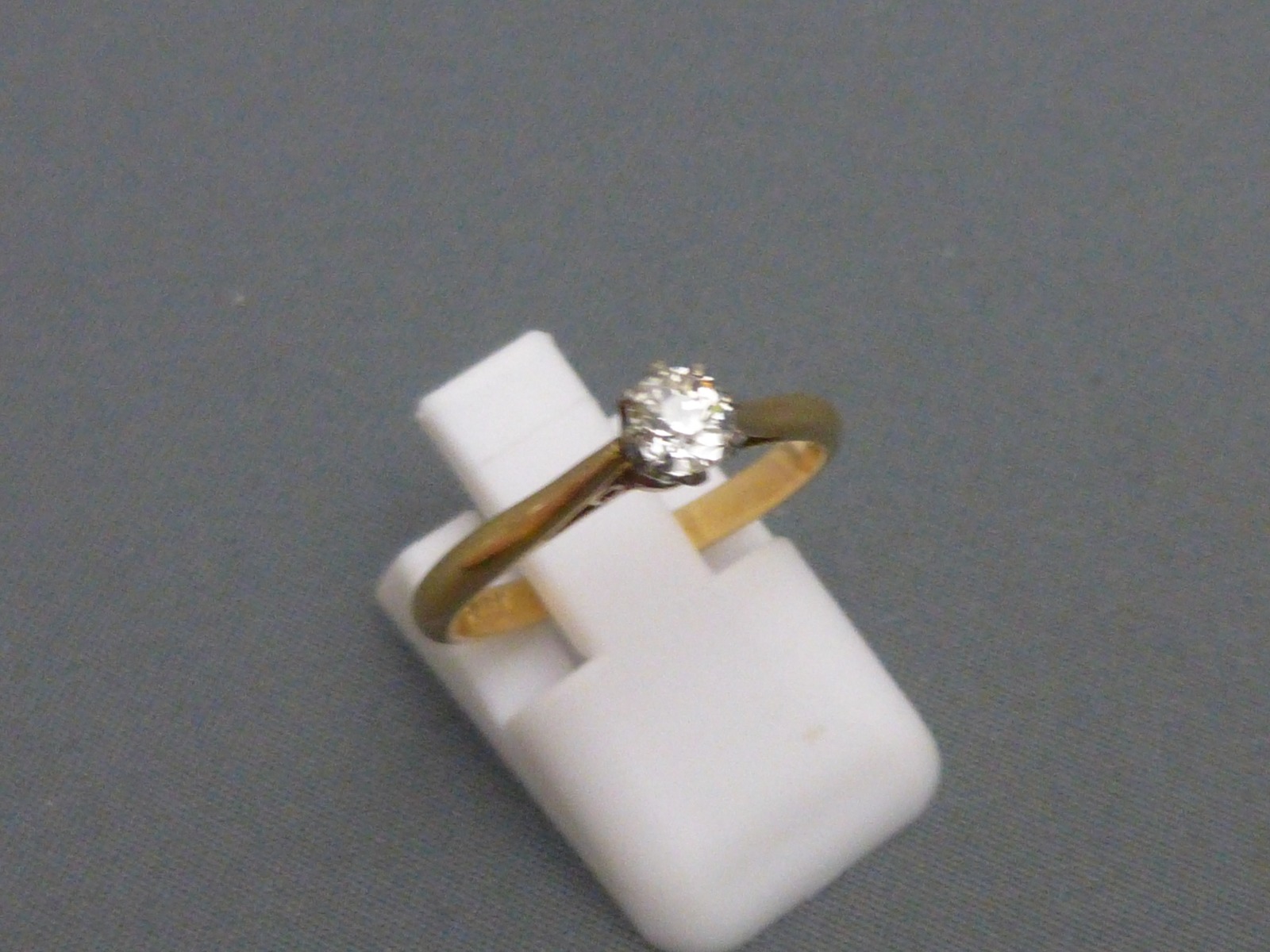 1930s 18ct Gold & Diamond Solitaire Ring (1 of 5)