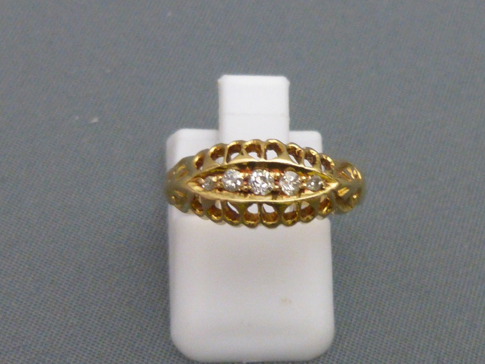 18ct Gold & Diamond Ring (1 of 5)