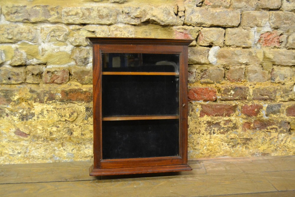 Small 1920s Mahogany Display Cabinet (1 of 2) Small 1920s Mahogany Display Cabinet (1 of 2)