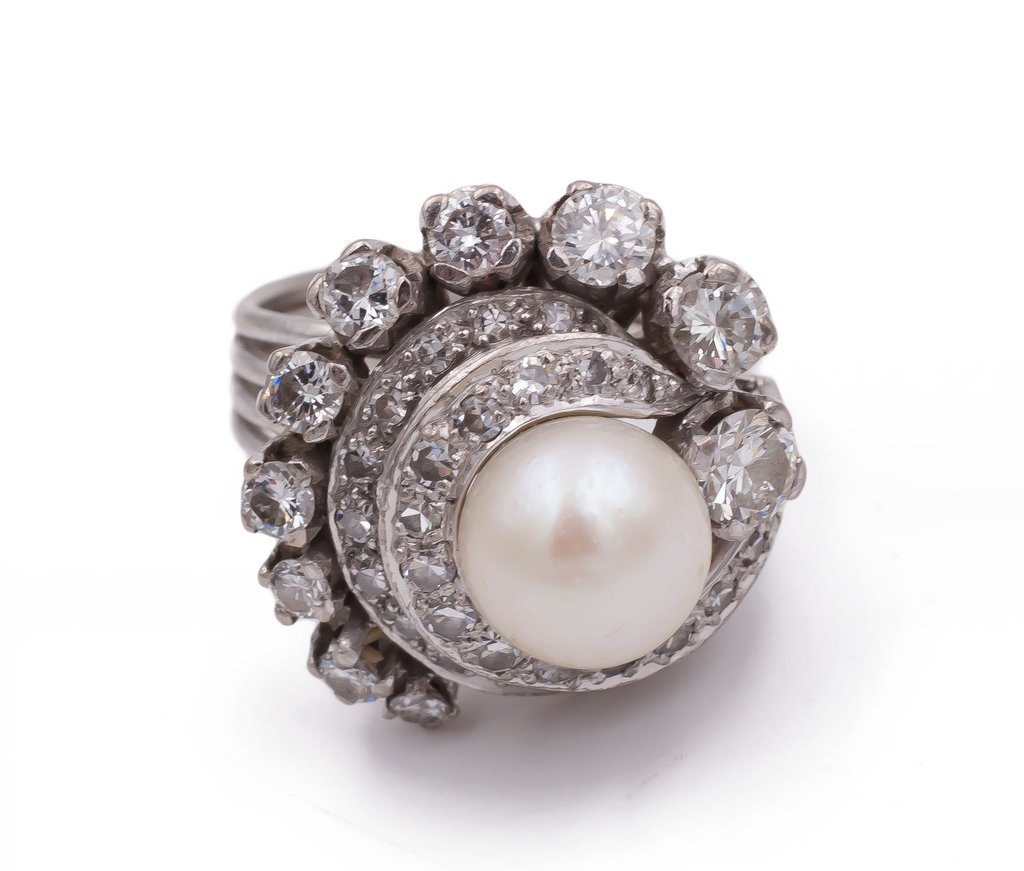 Platinum, Pearl & Diamond Ring c.1940 (1 of 5) Platinum, Pearl & Diamond Ring c.1940 (1 of 5)