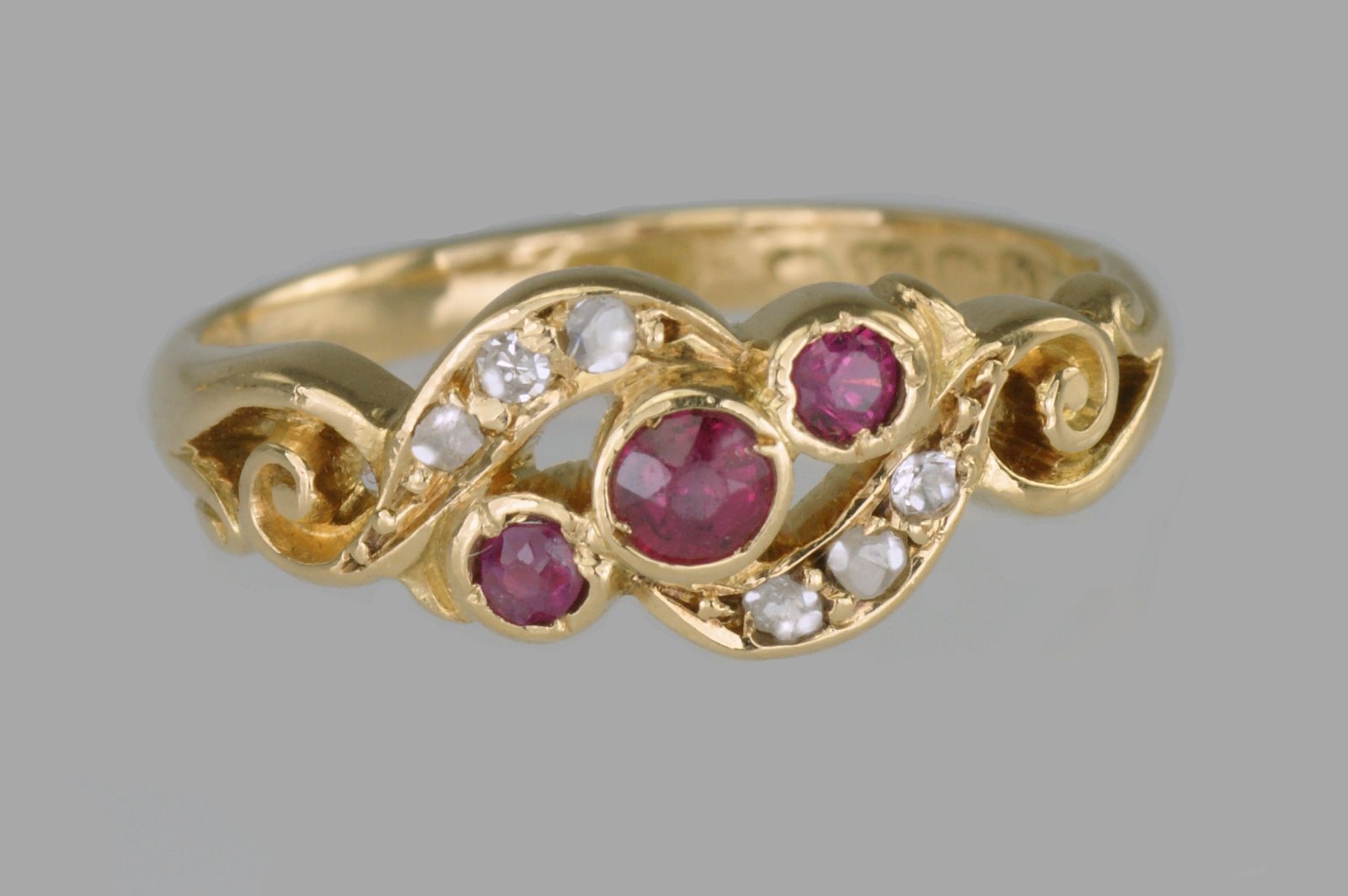 Victorian 18ct Gold Ruby & Diamond Antique Ring Hallmarked Birmingham 1901 (1 of 9) Victorian 18ct Gold Ruby & Diamond Antique Ring Hallmarked Birmingham 1901 (1 of 9)