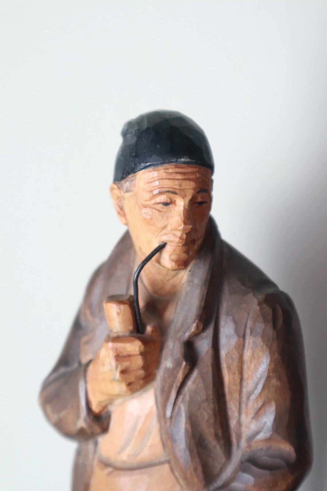 Vintage Folk Art Black Forest Swiss Classical Carving of a Figure by Huggler-Wyss, 'Farmer with Pipe'  c.1950 (1 of 27)