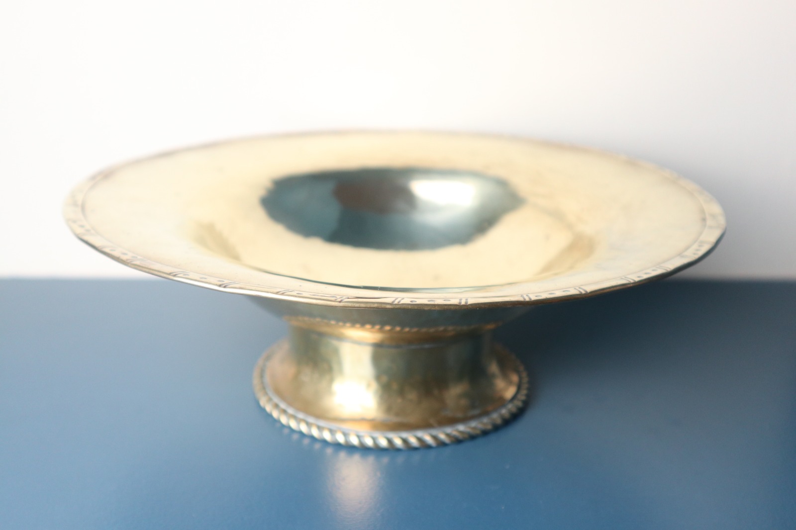 Hugh Wallis Hand Hammered Brass Bowl / Taza c.1912 (1 of 14)