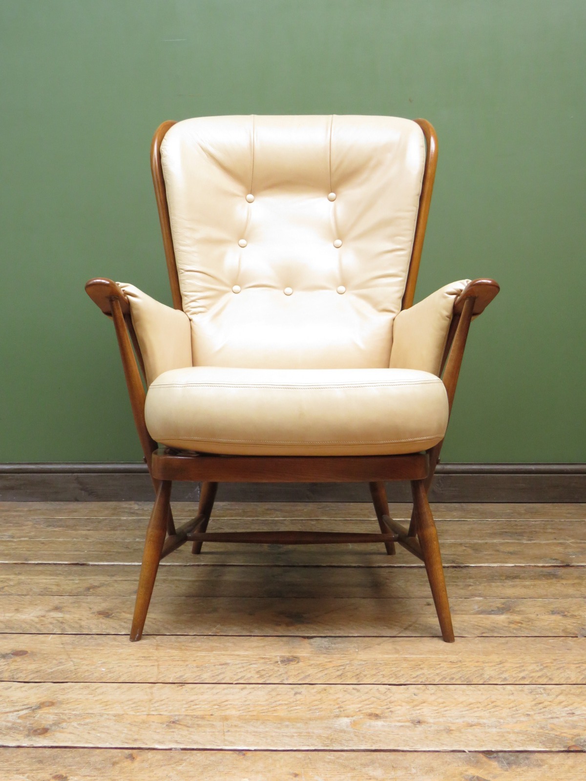 Ercol Evergreen Chair with Leather Seat 13 / LA173569
