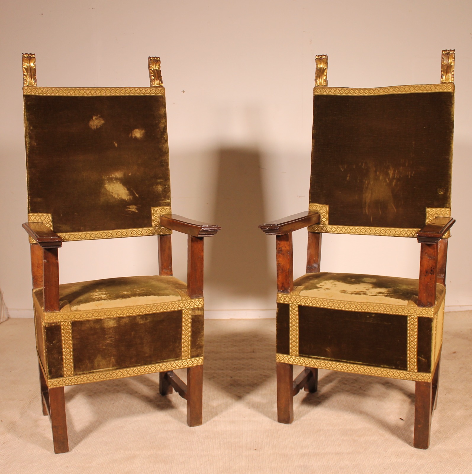 Pair of Italian Armchairs in Walnut - Renaissance Period c.1600 (1 of 8)