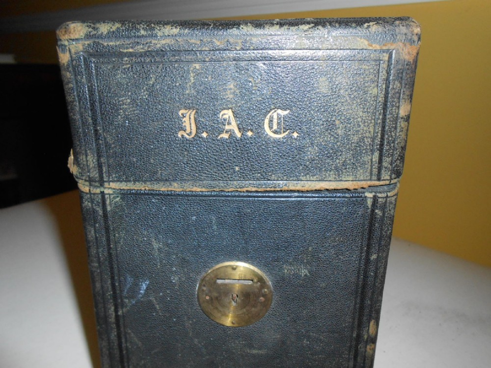 Gentlemans Leather Travelling Case (1 of 6)