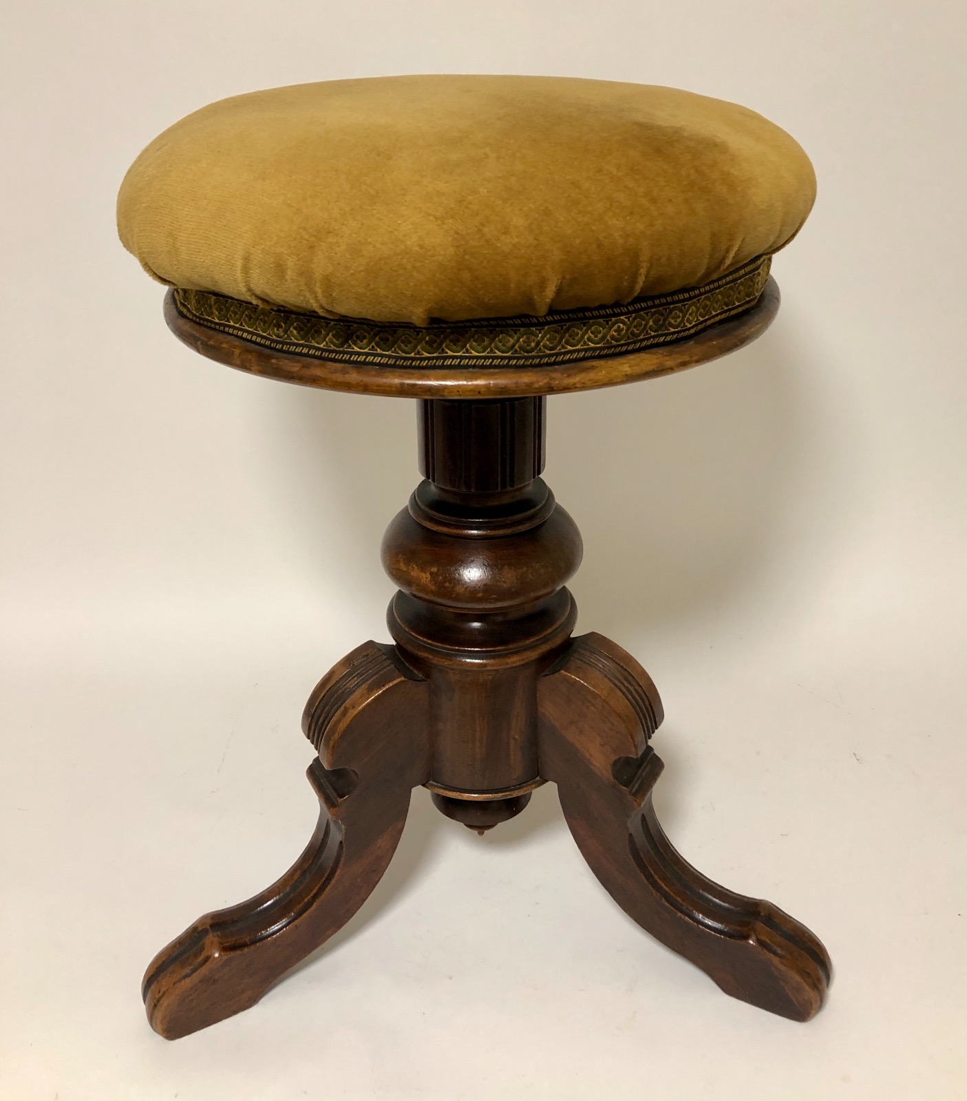 Victorian Walnut Adjustable Piano Stool by H.Brooks & Co (1 of 1) Victorian Walnut Adjustable Piano Stool by H.Brooks & Co (1 of 1)