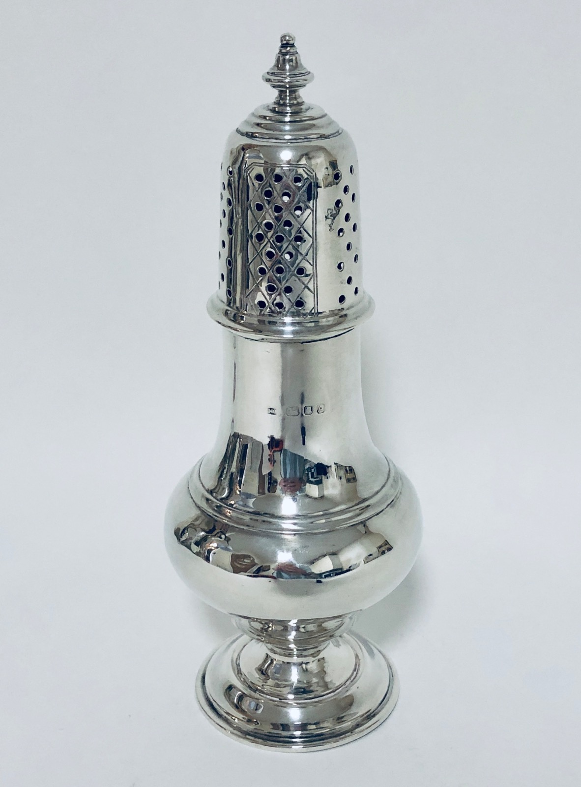 Large Solid Silver Sugar Shaker Caster 1936 (1 of 12) Large Solid Silver Sugar Shaker Caster 1936 (1 of 12)