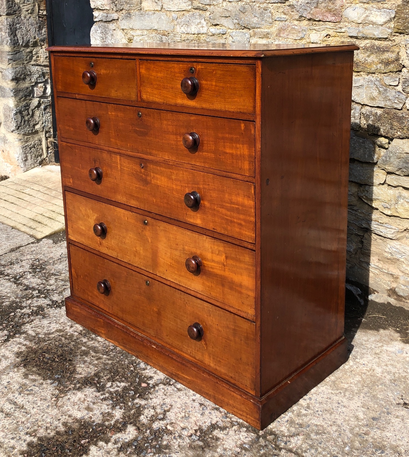 Large Victorian Mahogany Chest of Drawers (1 of 18) Large Victorian Mahogany Chest of Drawers (1 of 18)