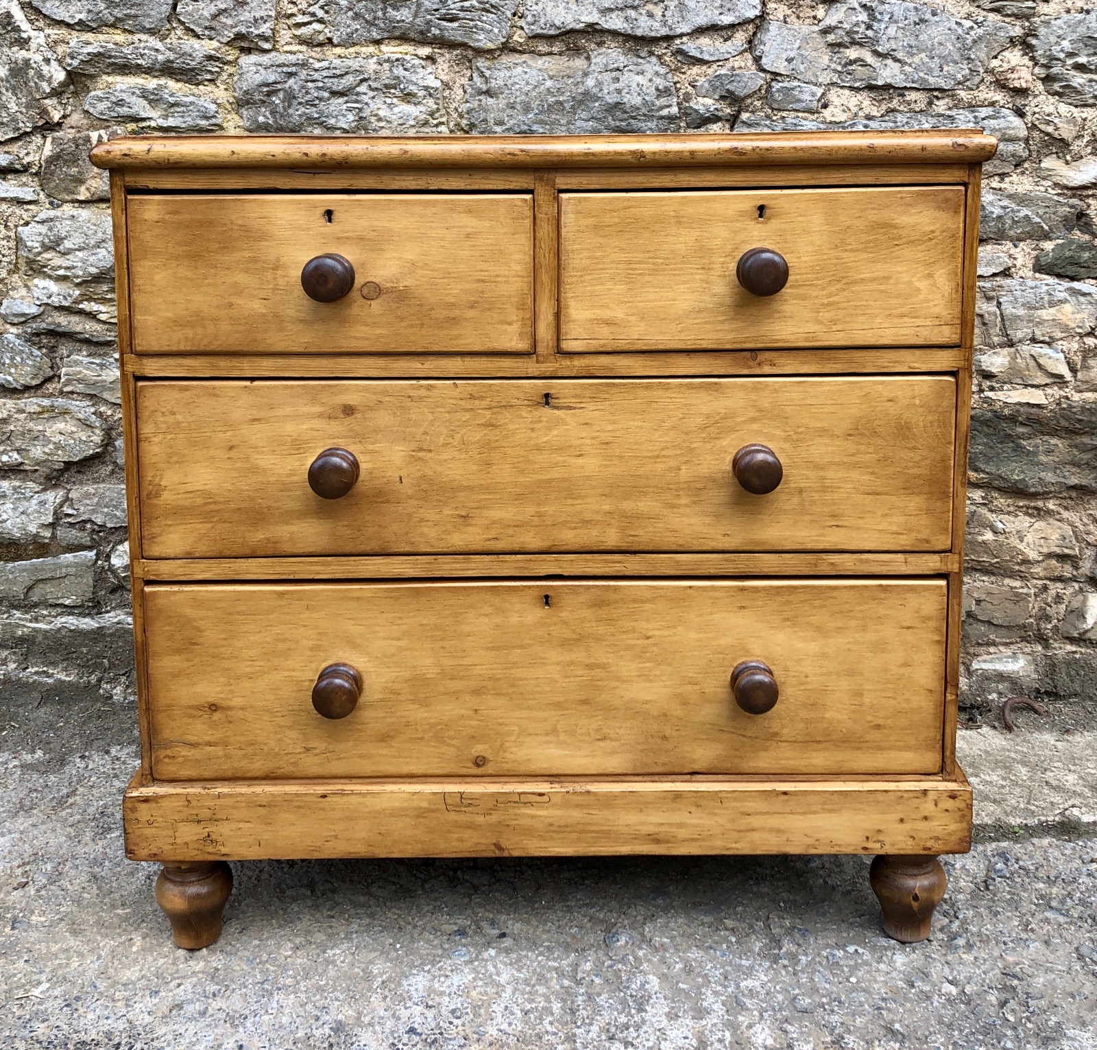 Small Victorian Pine Chest of Drawers (1 of 12) Small Victorian Pine Chest of Drawers (1 of 12)