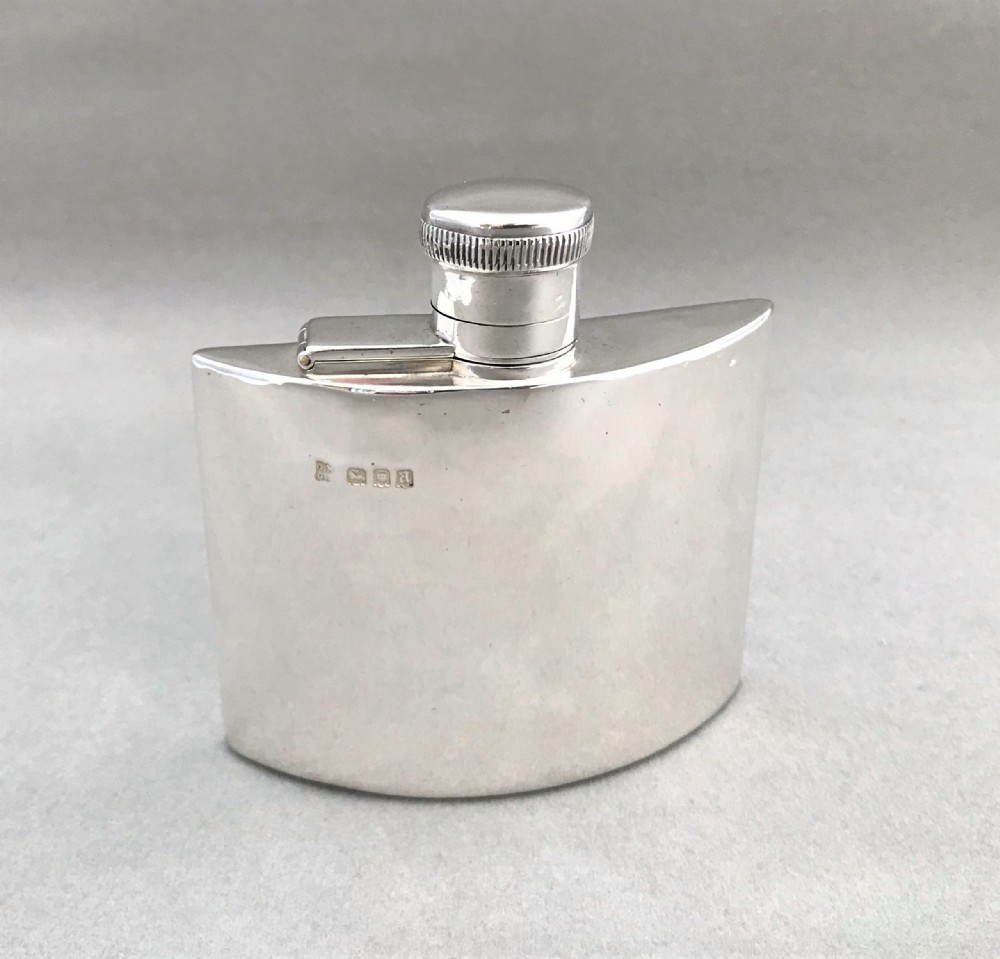 Stylish George V Silver Hip Flask (1 of 1) Stylish George V Silver Hip Flask (1 of 1)