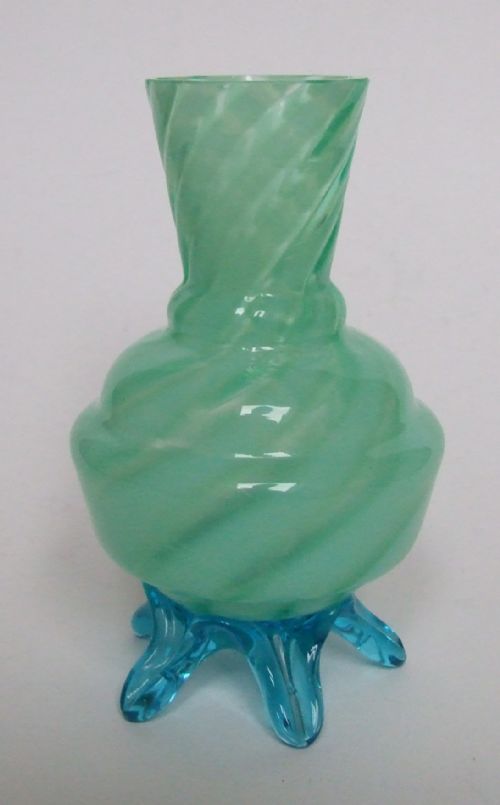 Victorian BiColoured Glass Posy Vase 10182 / LA213316