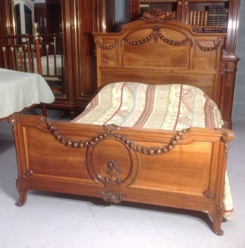 Stunning French Walnut Super King Size Bed (1 of 16) Stunning French Walnut Super King Size Bed (1 of 16)