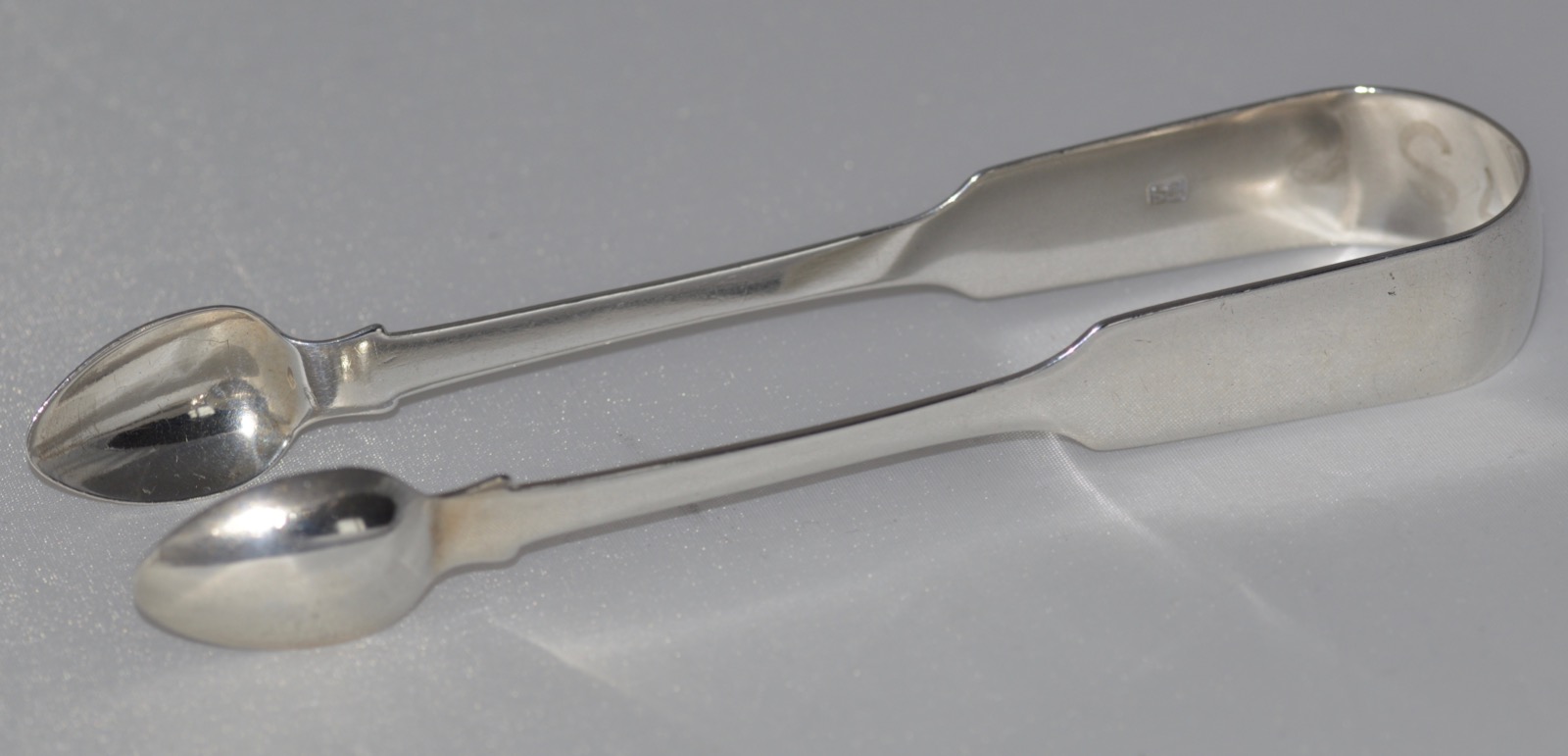 Georgian Pair of Silver Sugar Tongs by the Quality Silversmith Thomas Streetin of London in 1823 (1 of 12)
