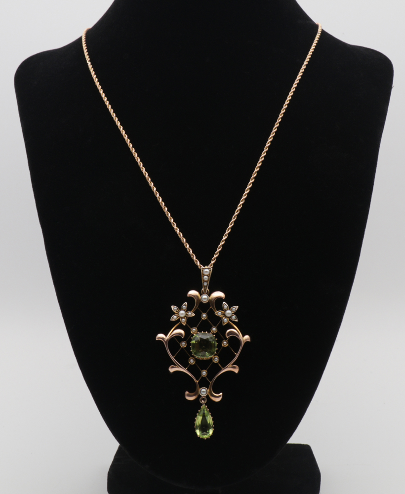 Edwardian 9ct Gold Peridot & Split Pearl Pendant (1 of 4)