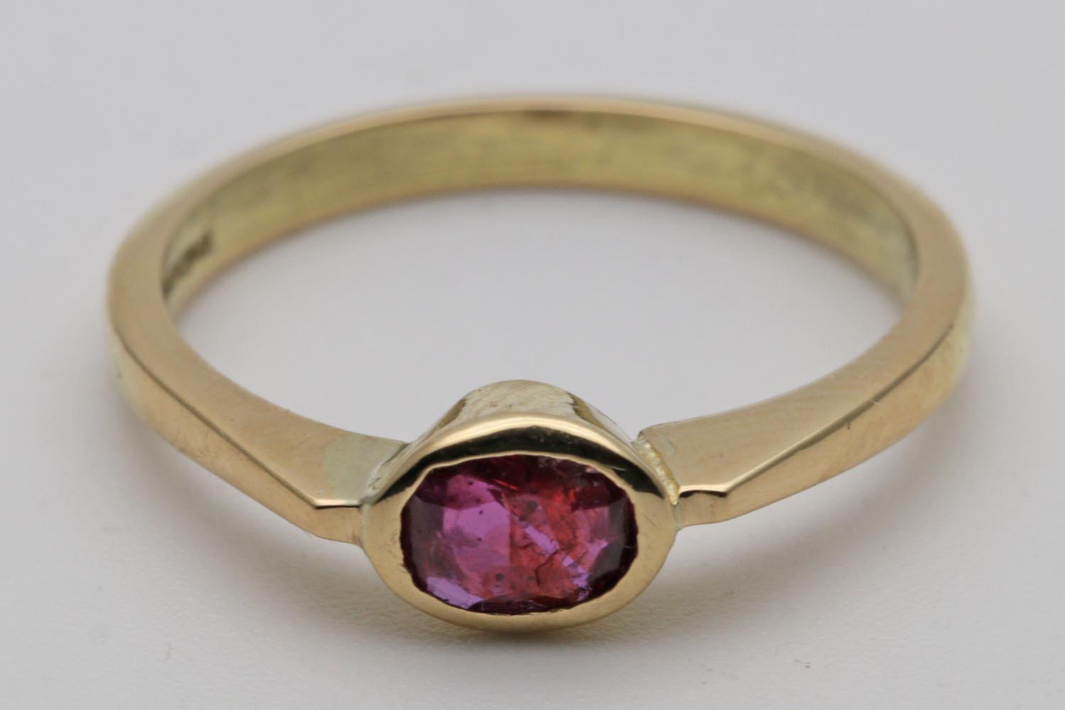 18ct Ruby Ring (1 of 3)