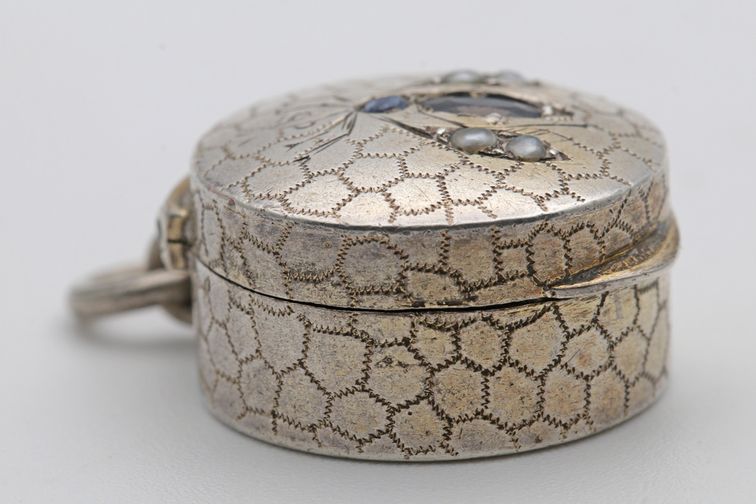 Small French Vinaigrette of Circular Form (1 of 6)