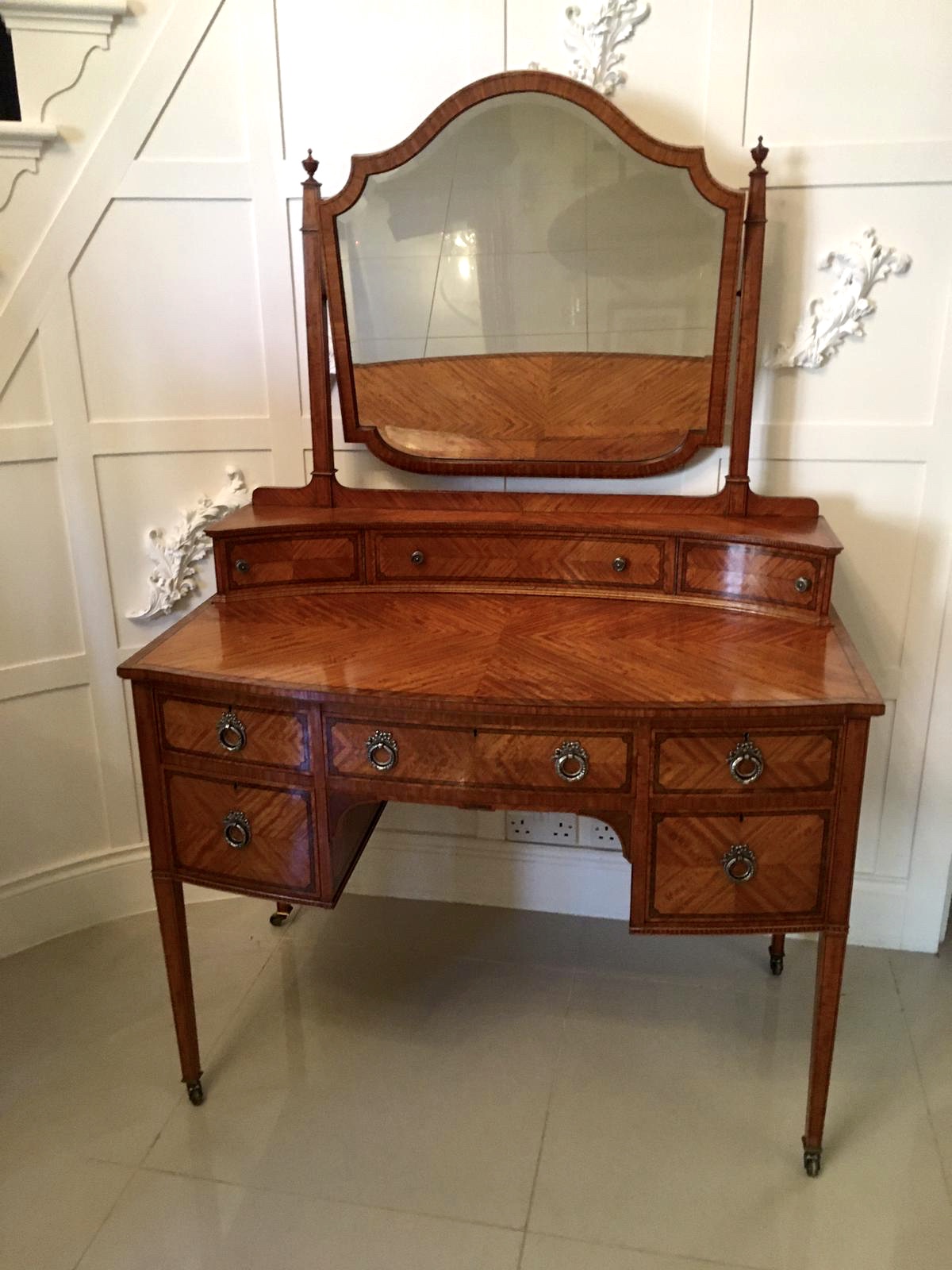 Fine Quality Antique Inlaid Bow Fronted Satinwood Dressing Table (1 of 15) Fine Quality Antique Inlaid Bow Fronted Satinwood Dressing Table (1 of 15)