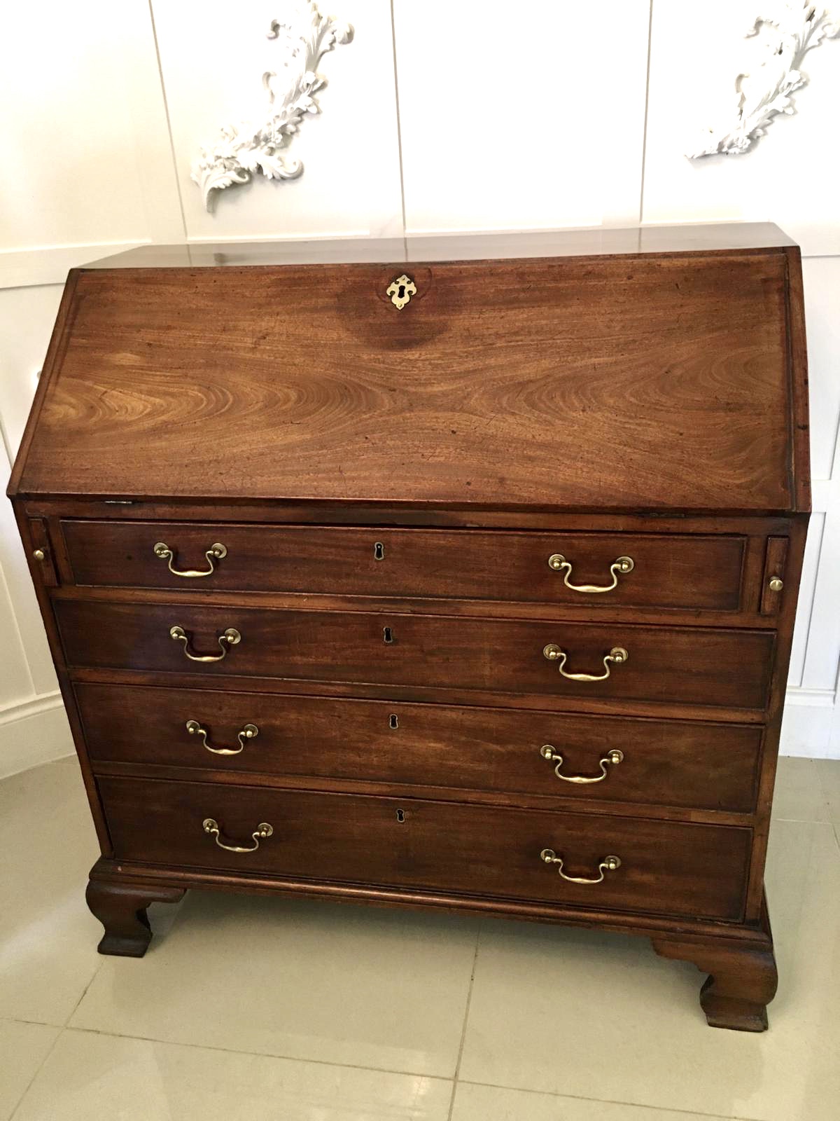 Fine Quality George III Antique Mahogany Bureau (1 of 15) Fine Quality George III Antique Mahogany Bureau (1 of 15)