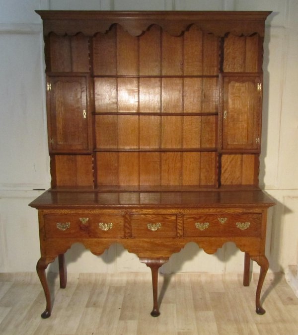 A-Georgian-Country-Oak-Dresser