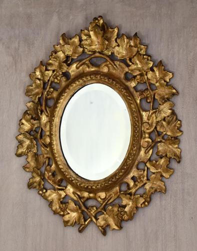 Small English Giltwood Oval Mirror (1 of 8) Small English Giltwood Oval Mirror (1 of 8)