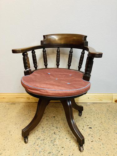 Captains Chair (1 of 9) Captains Chair (1 of 9)