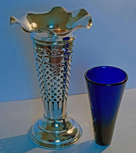 Edwardian Silver Trumpet Shaped Vase with Blue Glass Liner - Chester 1901 (1 of 4) Edwardian Silver Trumpet Shaped Vase with Blue Glass Liner - Chester 1901 (1 of 4)
