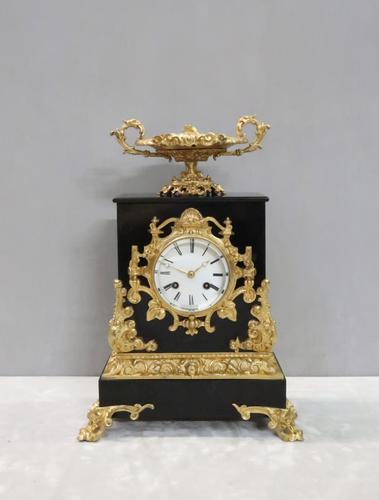 French Rococo Style Black Slate and Bronze Gilt Mantel Clock by Japy Freres (1 of 9) French Rococo Style Black Slate and Bronze Gilt Mantel Clock by Japy Freres (1 of 9)