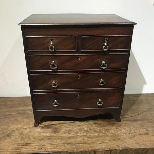 Apprentice Piece of Georgian Mahogany Chest of Drawers (1 of 1) Apprentice Piece of Georgian Mahogany Chest of Drawers (1 of 1)
