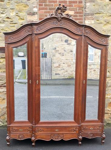Large Carved Oak French Armoire / Wardrobe (1 of 17) Large Carved Oak French Armoire / Wardrobe (1 of 17)