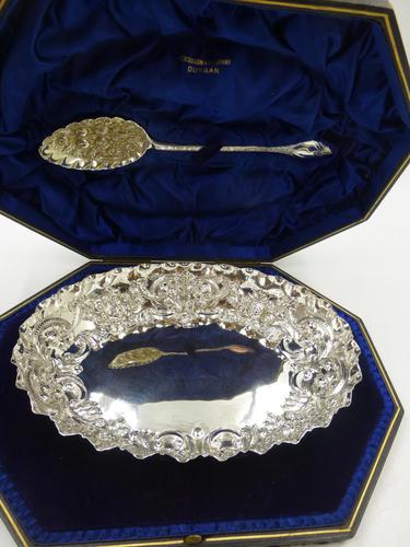 Boxed Silver Dish & Berry Spoon Set London 1901/1902 (1 of 10) Boxed Silver Dish & Berry Spoon Set London 1901/1902 (1 of 10)