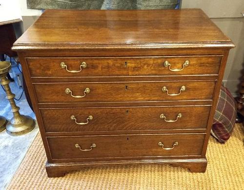 Small George III Period Country House Chest of Drawers (1 of 10)